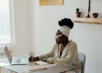 How to Build a Strong Online Presence as a Student or Freelancer in 2025